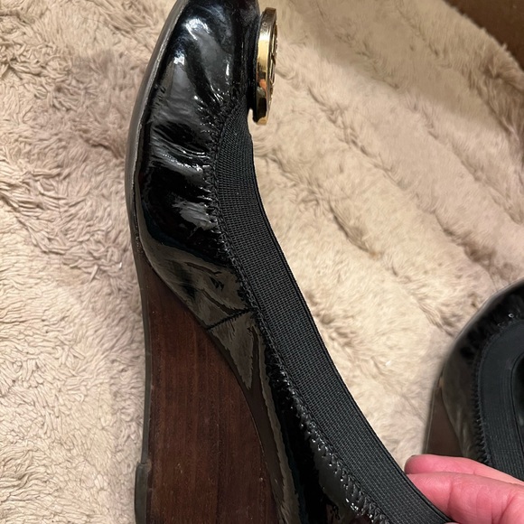 Tory Burch Caroline Patent Elastic Wedge - Picture 8 of 13